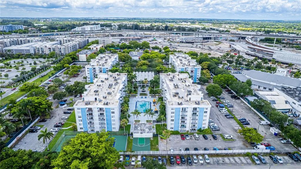 482 Nw 165th St Road #a-201, Miami