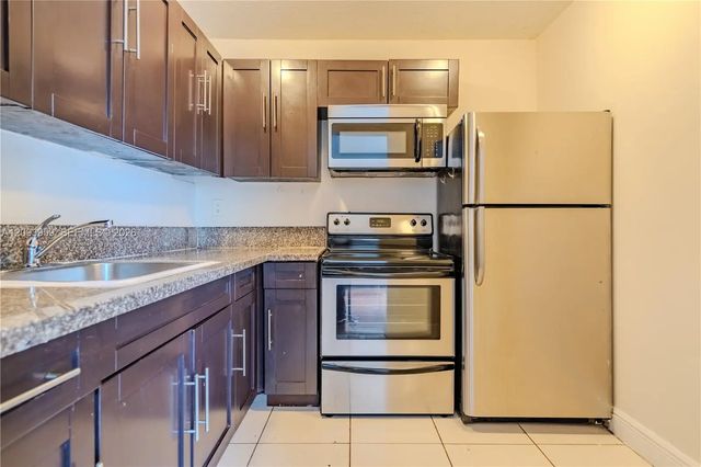 5 of 28 - 482 Nw 165th St Road #a-201, Miami, FL