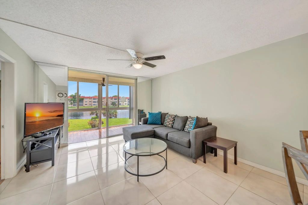 2700 Sunrise Lakes Drive W #201, Sunrise