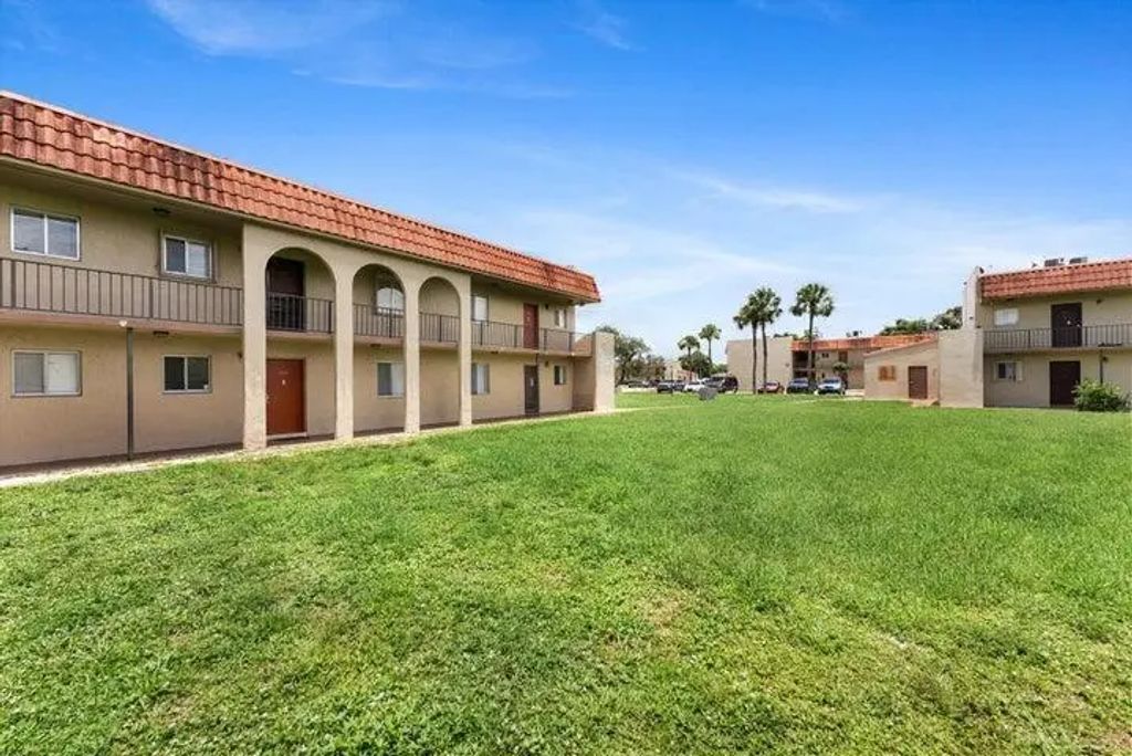 6094 Forest Hill Boulevard #106, West Palm Beach