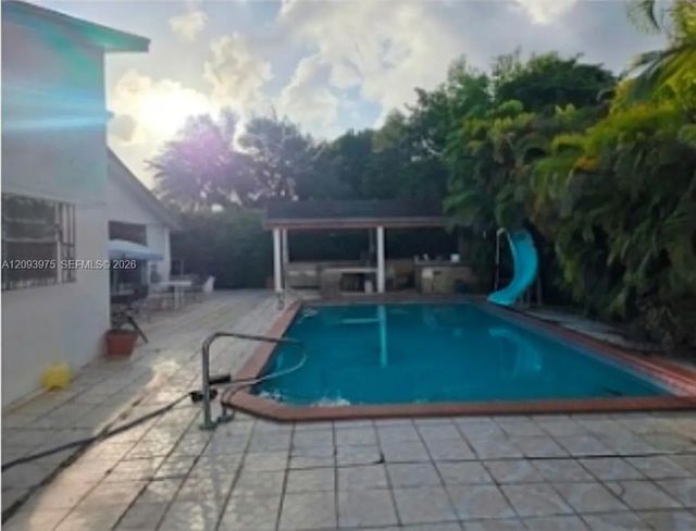 3 of 6 - 3950 Sw 4th Street, Miami, FL