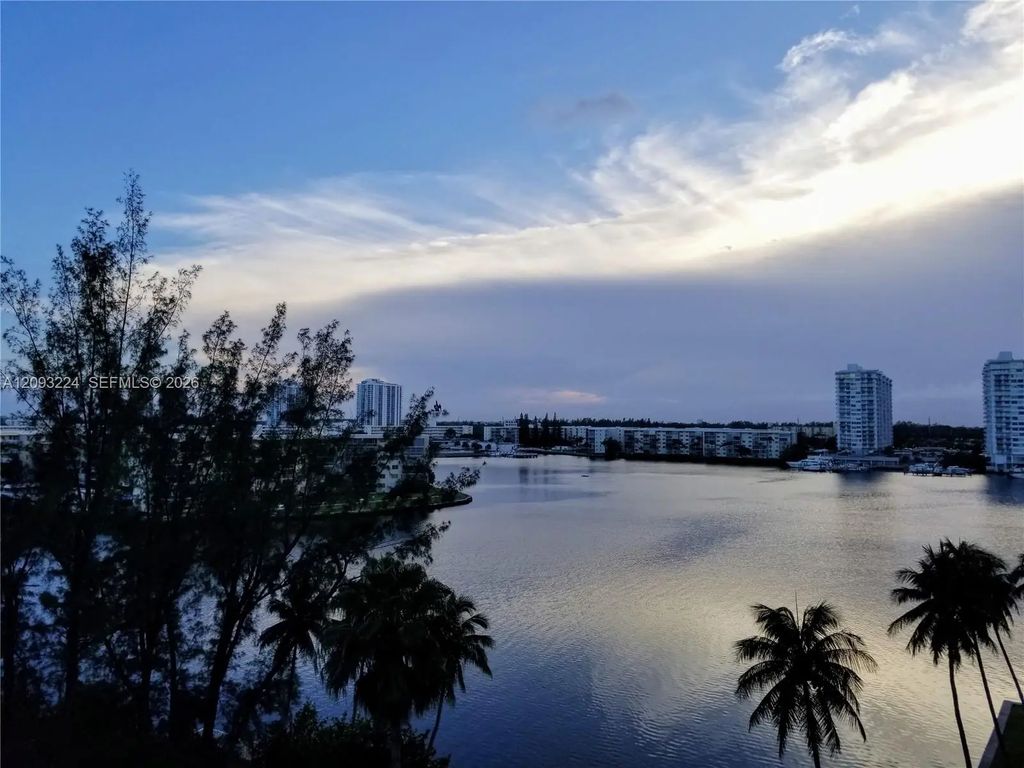 18151 Ne 31st Court #805, Aventura