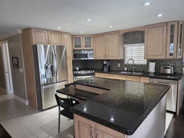 3 of 22 - 2471 Sw 51st Street, Dania Beach, FL