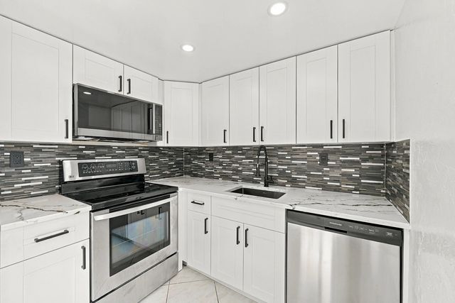 2 of 16 - 541 Burgundy L #541, Delray Beach, FL