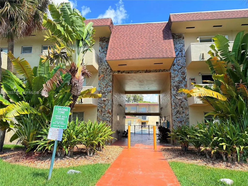7505 Sw 82nd Street #305, Miami