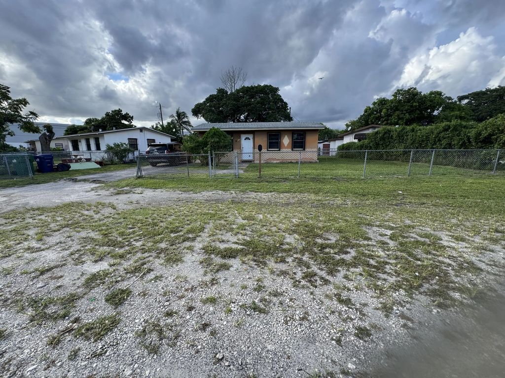 555 Harem Avenue, Opa-Locka