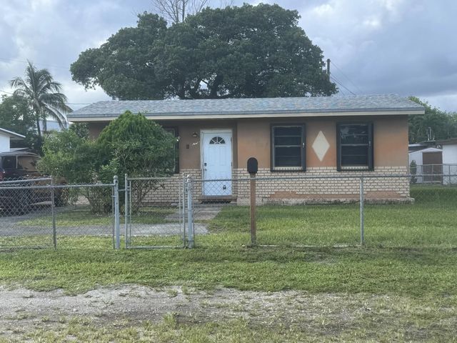 2 of 13 - 555 Harem Avenue, Opa-Locka, FL
