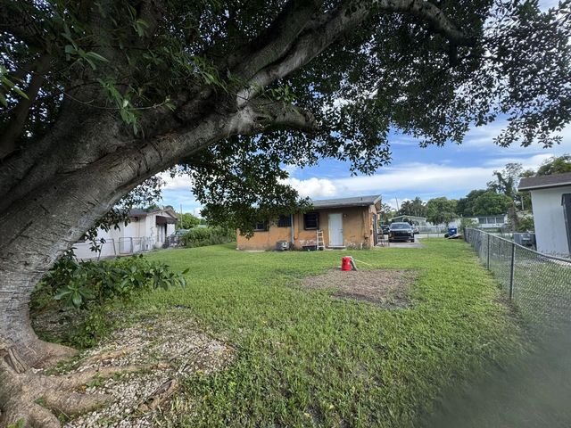 5 of 13 - 555 Harem Avenue, Opa-Locka, FL