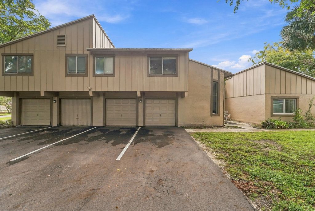 5854 Nw 21st Street #43-e, Lauderhill