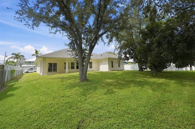4 of 35 - 2187 Sw Algiers Street, Port St. Lucie, FL