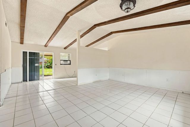 4 of 7 - 326 Se Dalva Avenue, Port St. Lucie, FL