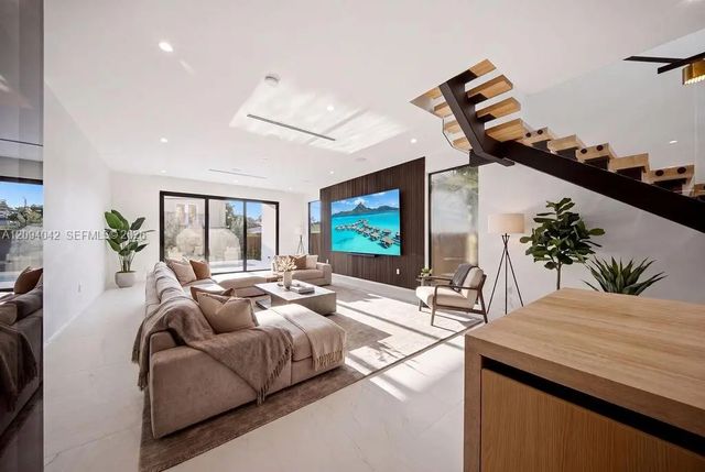 5 of 74 - 1332 Ne 16th Terrace, Fort Lauderdale, FL