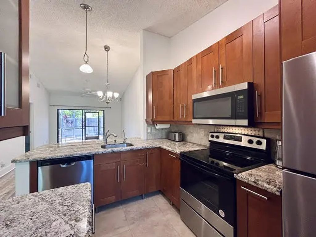3054 S Oakland Forest Drive #2206, Oakland Park