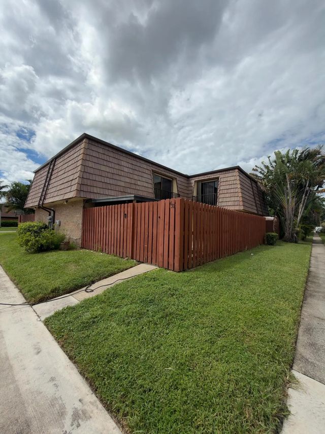 632 Springdale Circle, Palm Springs