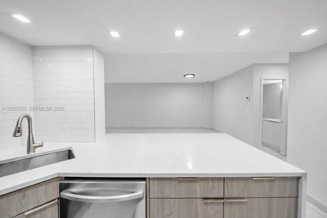 5 of 27 - 2049 S Ocean Drive #ph4, Hallandale Beach, FL