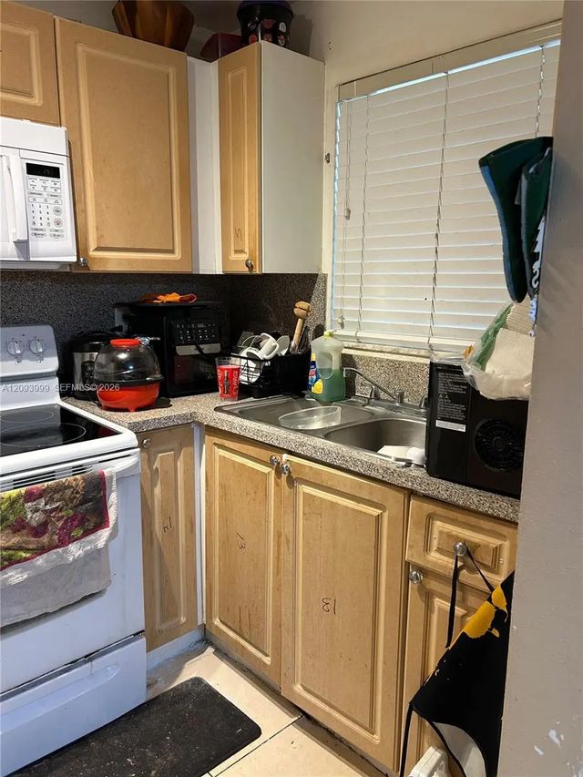 3 of 7 - 770 Ne 128th Street #102, North Miami, FL