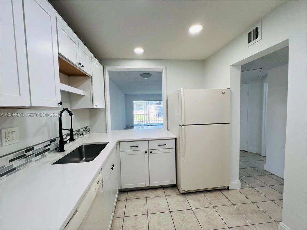 8025 S Colony Circle S #210, Tamarac