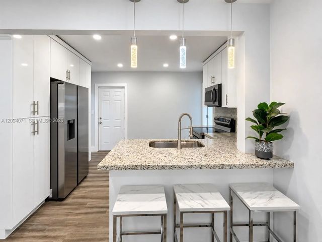4 of 13 - 6831 Sheridan Street, Hollywood, FL