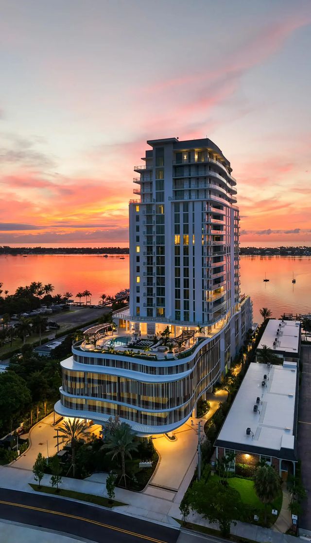 2 of 44 - 4714 N Flagler Drive #1804, West Palm Beach, FL