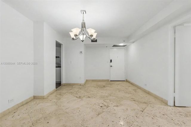 5 of 26 - 6039 Collins Avenue #407, Miami Beach, FL