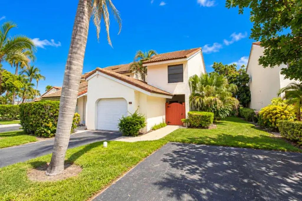 1800 Embassy Drive #132, West Palm Beach