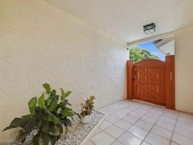 4 of 31 - 1800 Embassy Drive #132, West Palm Beach, FL