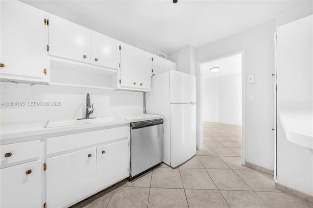 5 of 20 - 400 Kings Point Drive #1427, Sunny Isles Beach, FL