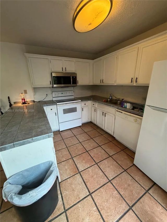 2 of 25 - 2564 Lakeview Court, Cooper City, FL
