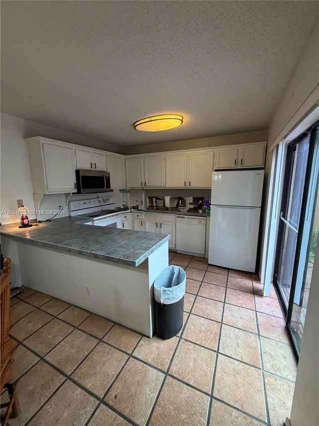 3 of 25 - 2564 Lakeview Court, Cooper City, FL