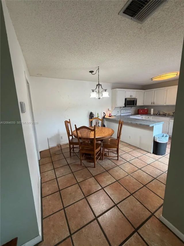 4 of 25 - 2564 Lakeview Court, Cooper City, FL