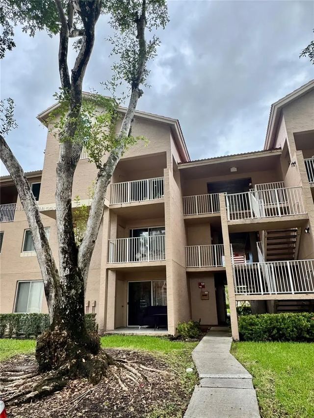 10521 Sw 157th Place #306, Miami