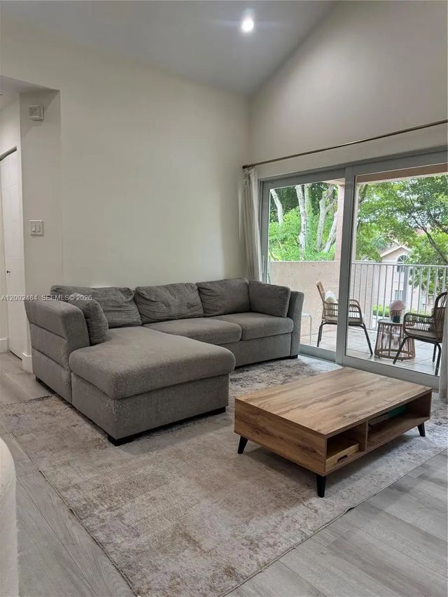 3 of 18 - 10521 Sw 157th Place #306, Miami, FL