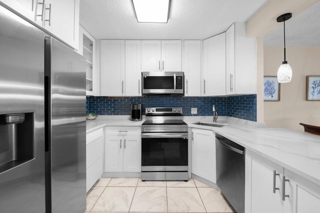 2 of 46 - 390 N Federal Highway #202, Deerfield Beach, FL