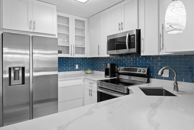3 of 46 - 390 N Federal Highway #202, Deerfield Beach, FL