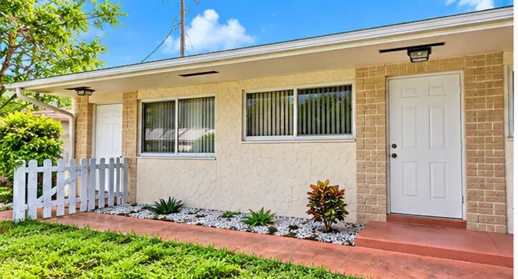 812 Ne 2nd Street #2, Hallandale Beach