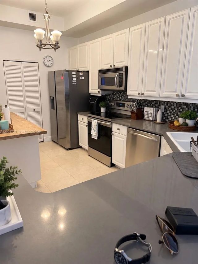 5 of 16 - 888 Brickell Key Drive #3007, Miami, FL