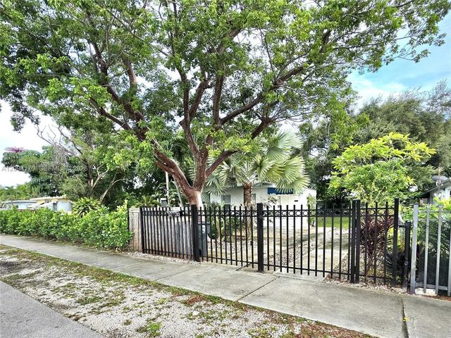 1220 Ne 128th Street, North Miami