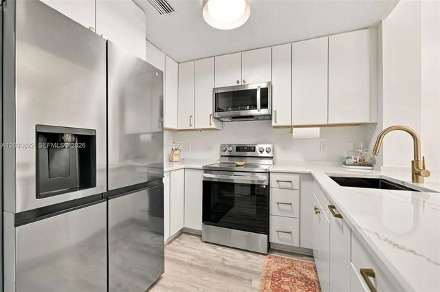 8531 Nw 139th Terrace #1406, Miami Lakes