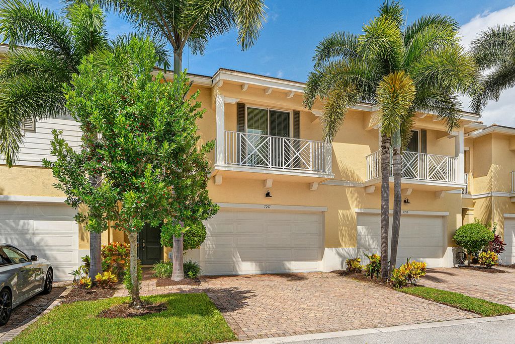 7217 Oxford Court, Palm Beach Gardens