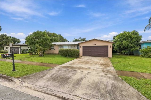 2 of 27 - 6924 Nw 9th Street, Margate, FL