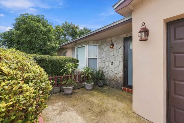 4 of 27 - 6924 Nw 9th Street, Margate, FL