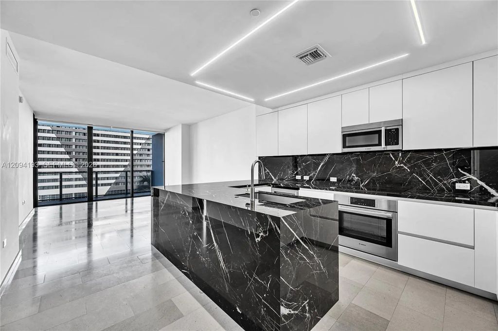 88 Sw 7th Street #806, Miami