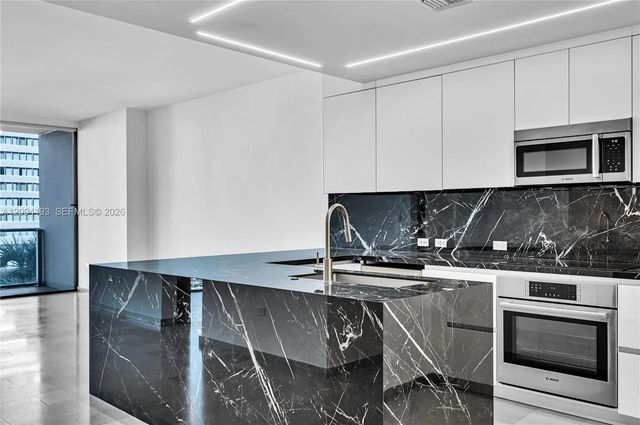 2 of 51 - 88 Sw 7th Street #806, Miami, FL