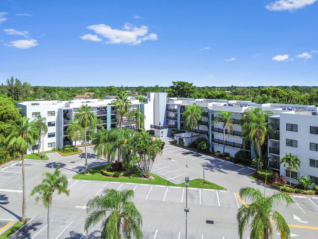1021 Mockingbird Lane #415, Plantation