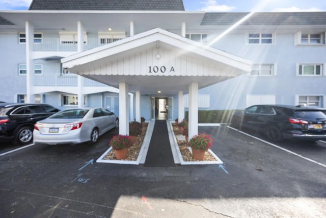 3 of 40 - 100 Shore Court #104, North Palm Beach, FL