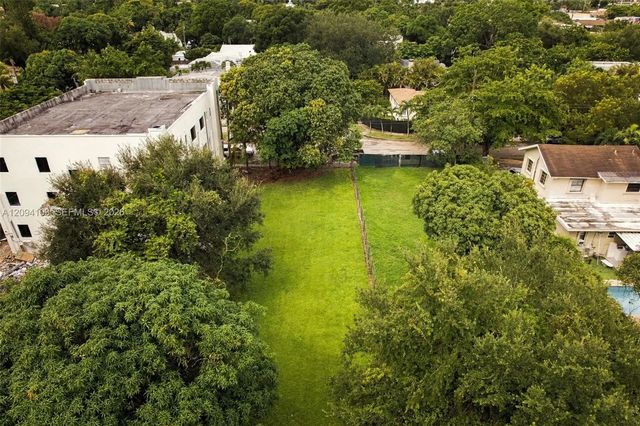5 of 9 - 1001 Sw 15th Avenue, Miami, FL
