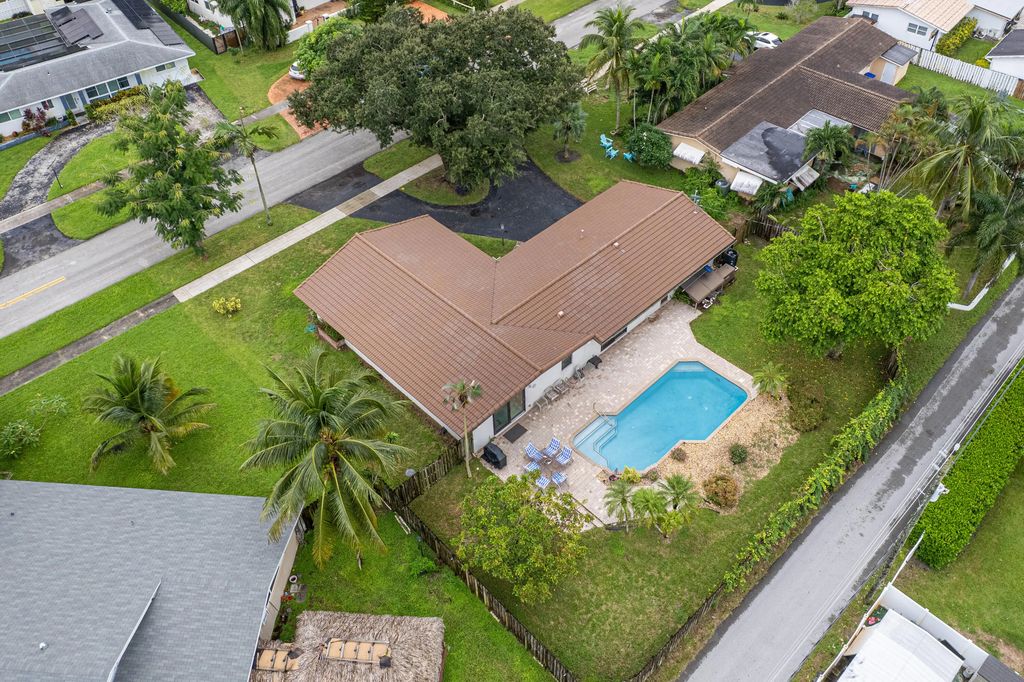 720 N Crescent Drive, Hollywood