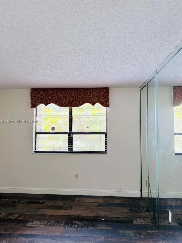 3 of 8 - 800 Ne 199th Street #101d, Miami, FL