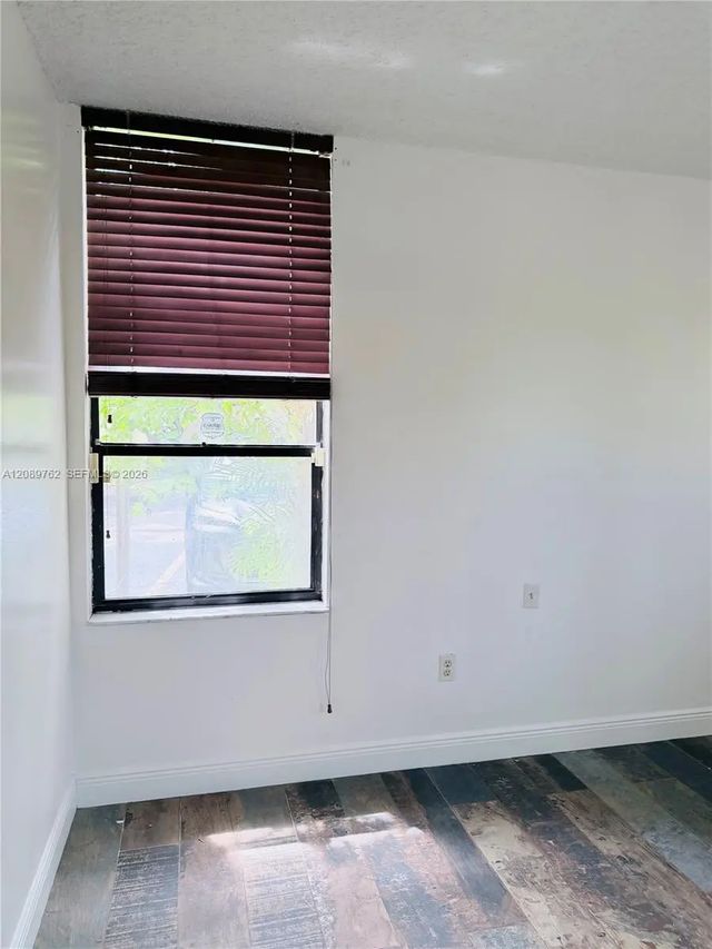 4 of 8 - 800 Ne 199th Street #101d, Miami, FL
