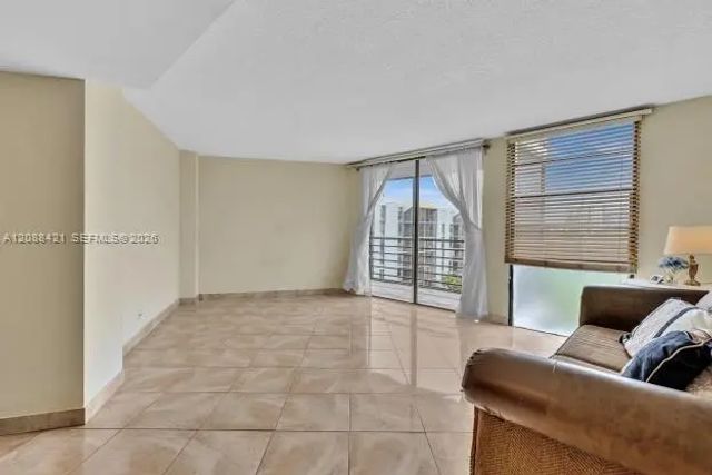 5 of 24 - 20400 W Country Club Drive #711, Aventura, FL